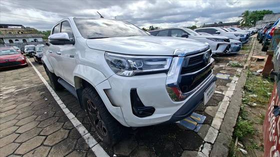 TOYOTA HILUX 2.8 D-4D TURBO DIESEL CD SRX PLUS 4X4 AUTOMÁTICO TOYOTA HILUX 2.8 D-4D TURBO DIESEL CD SRX PLUS 4X4 AUTOMÁTICO